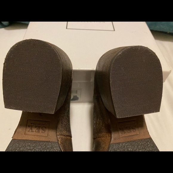 Beautiful Rustic SEY Booties - Picture 7 of 9